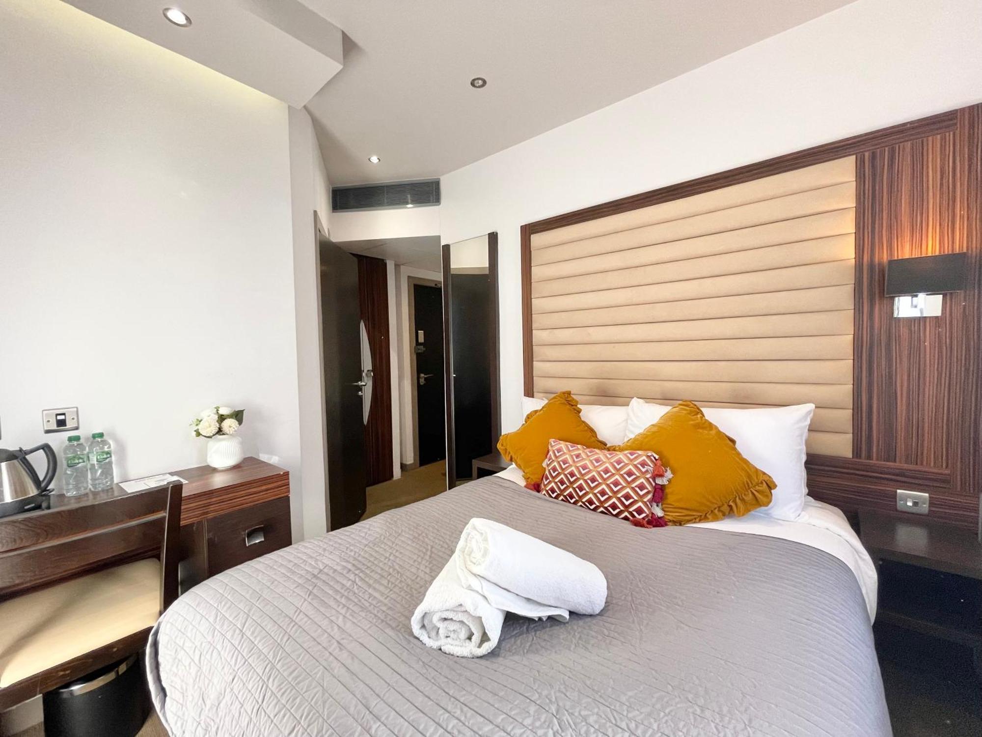 Maitrise Hotel Лондон Екстер'єр фото