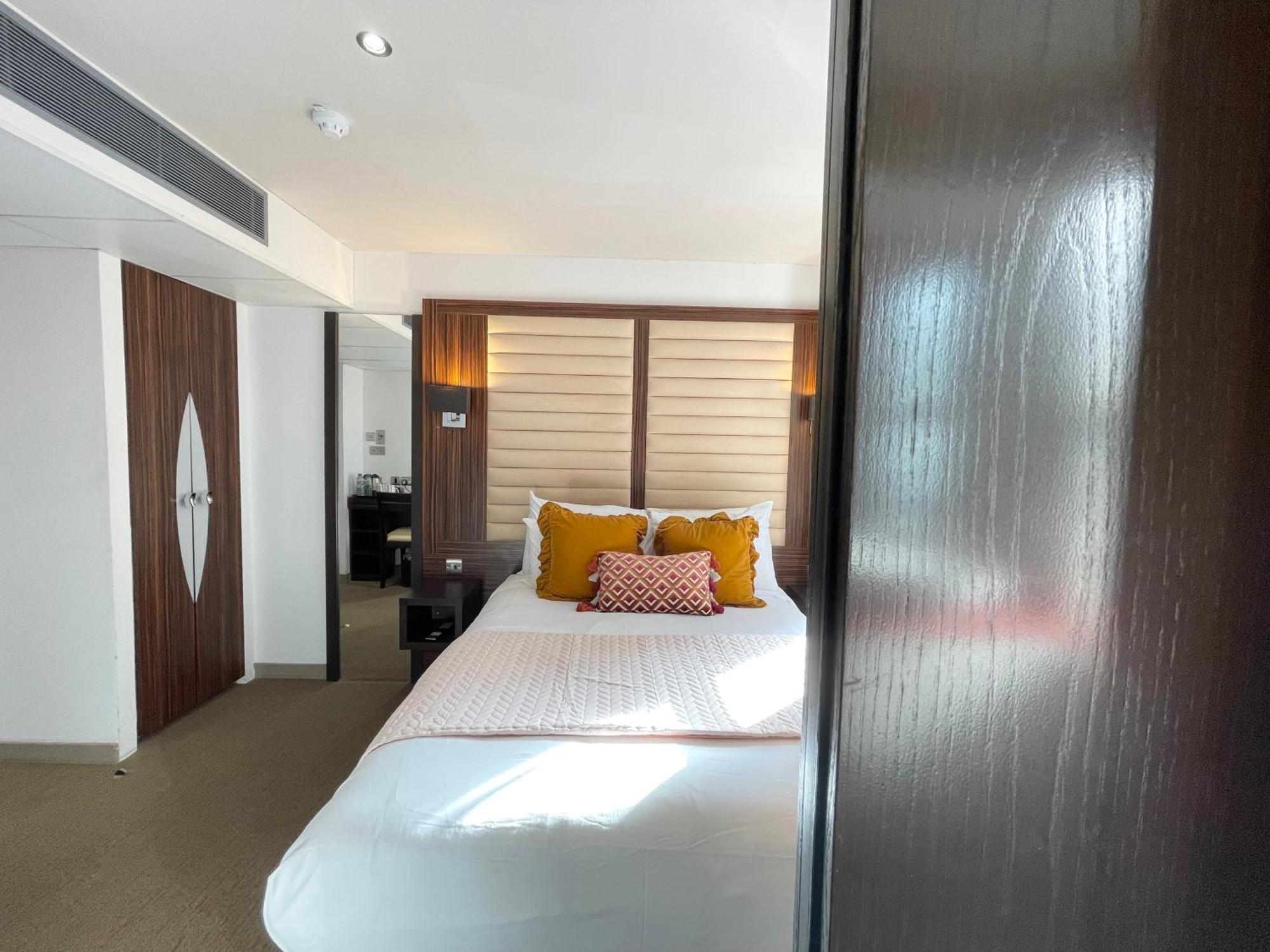 Maitrise Hotel Лондон Екстер'єр фото