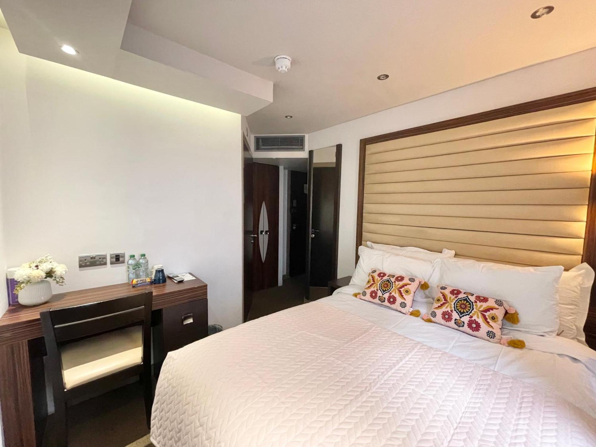 Maitrise Hotel Лондон Екстер'єр фото